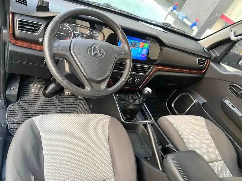 Vehicle photo 8