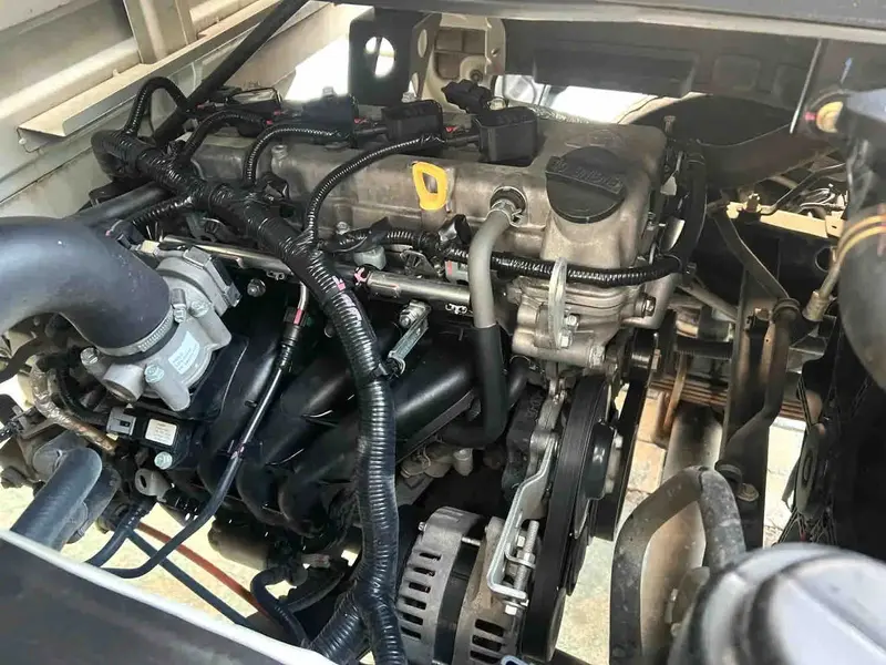 Vehicle photo 9