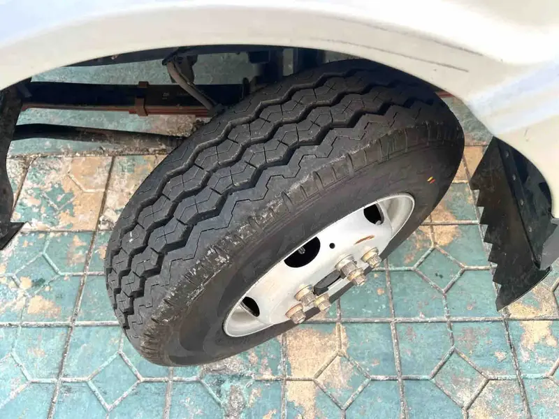 Vehicle photo 11