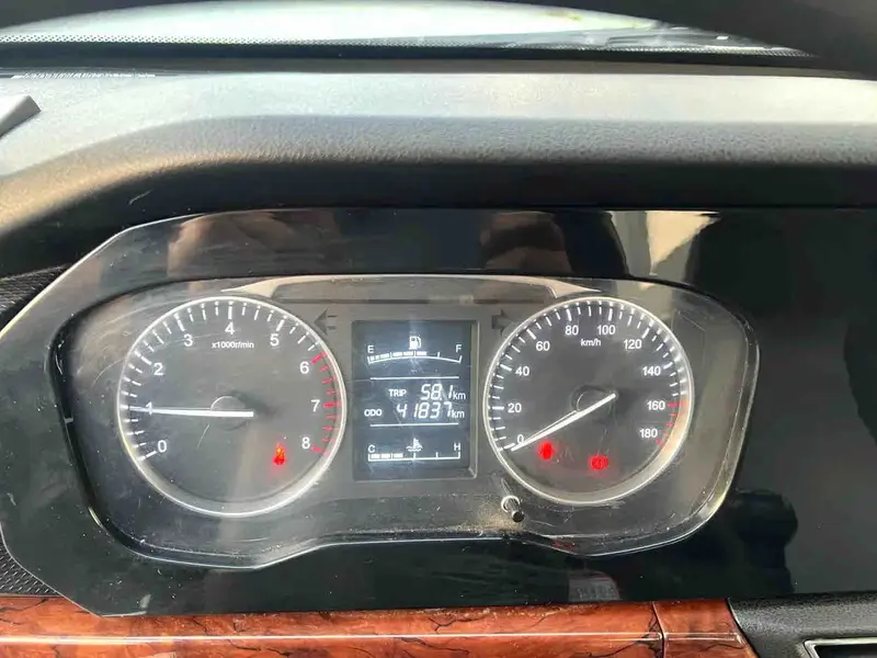 Vehicle photo 12