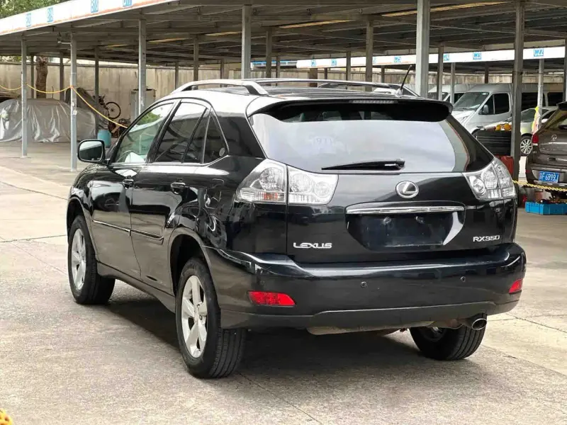 Vehicle photo 4