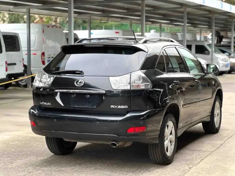 Vehicle photo 5
