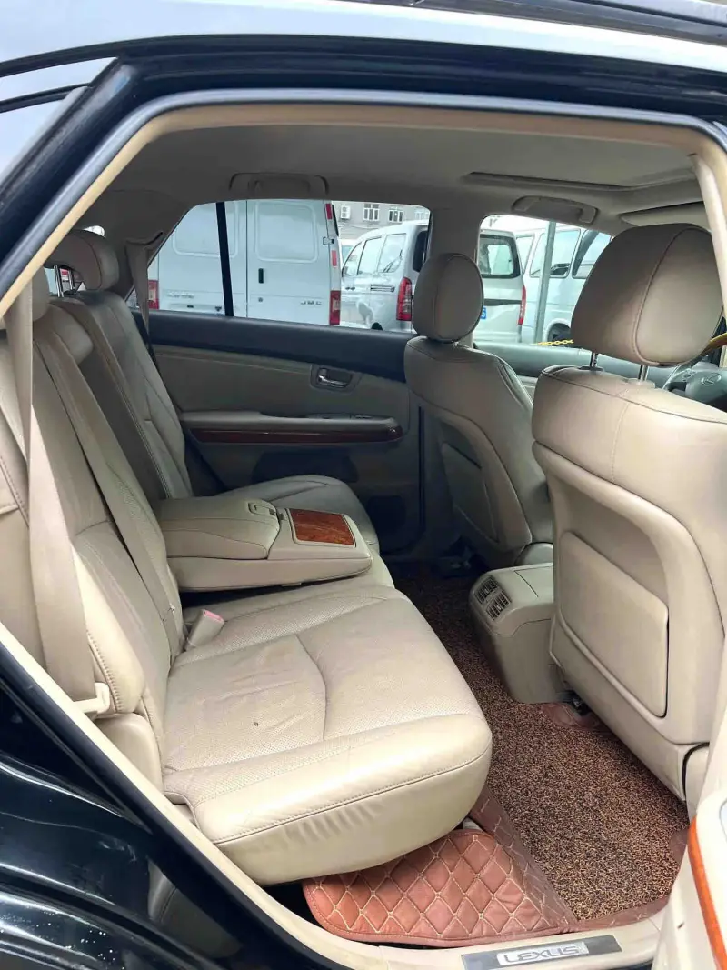 Vehicle photo 10