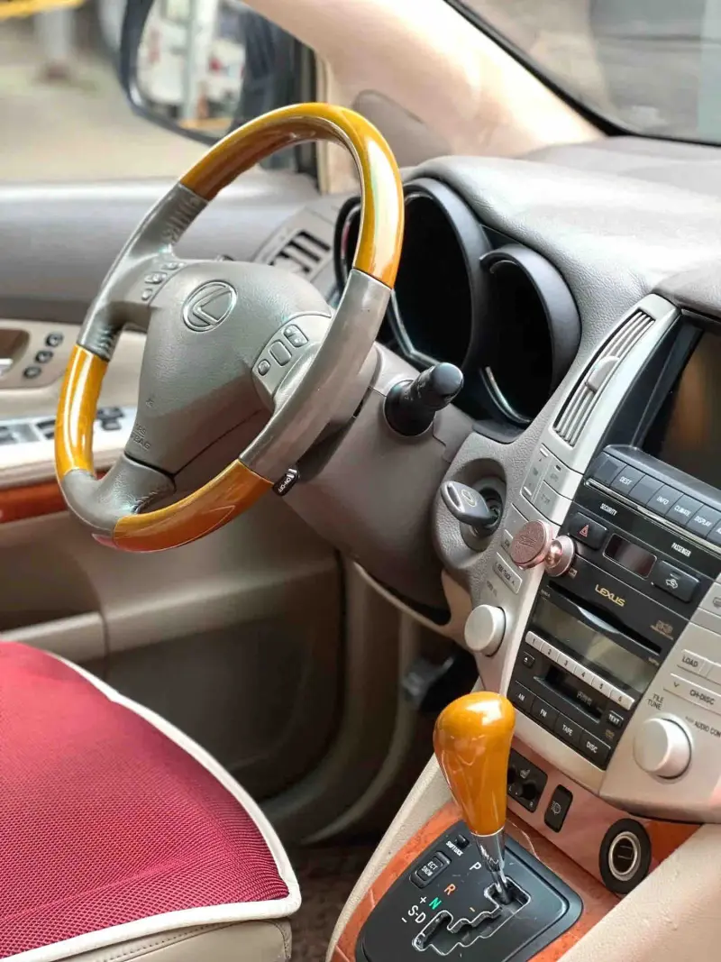 Vehicle photo 11