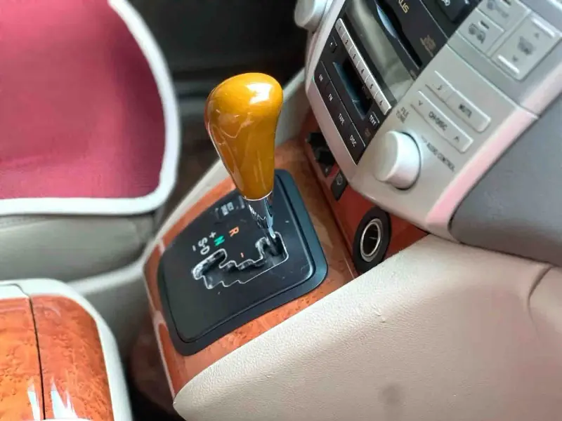 Vehicle photo 12