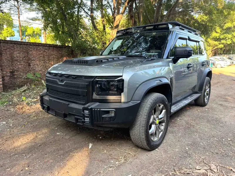 Vehicle photo 3