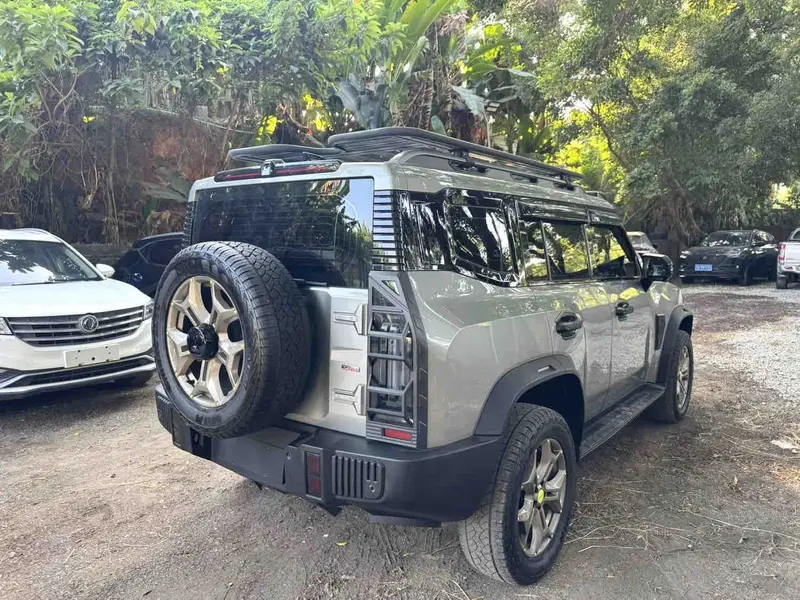 Vehicle photo 4