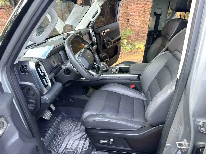 Vehicle photo 7