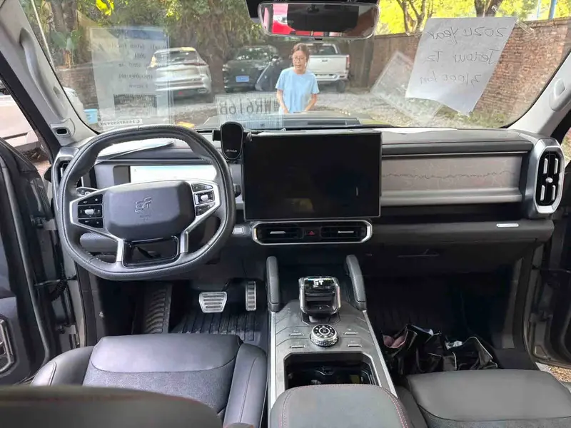 Vehicle photo 8