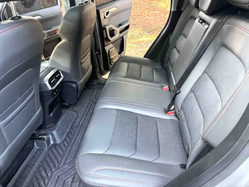 Vehicle photo 9