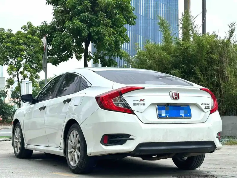 Vehicle photo 5