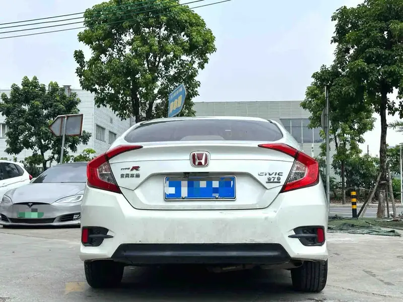 Vehicle photo 6