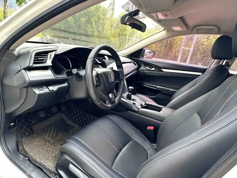 Vehicle photo 7