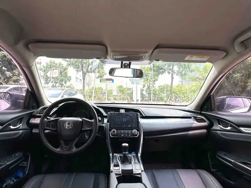 Vehicle photo 8