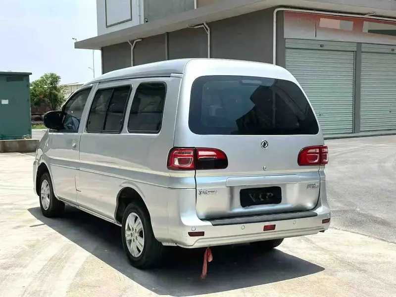 Vehicle photo 4
