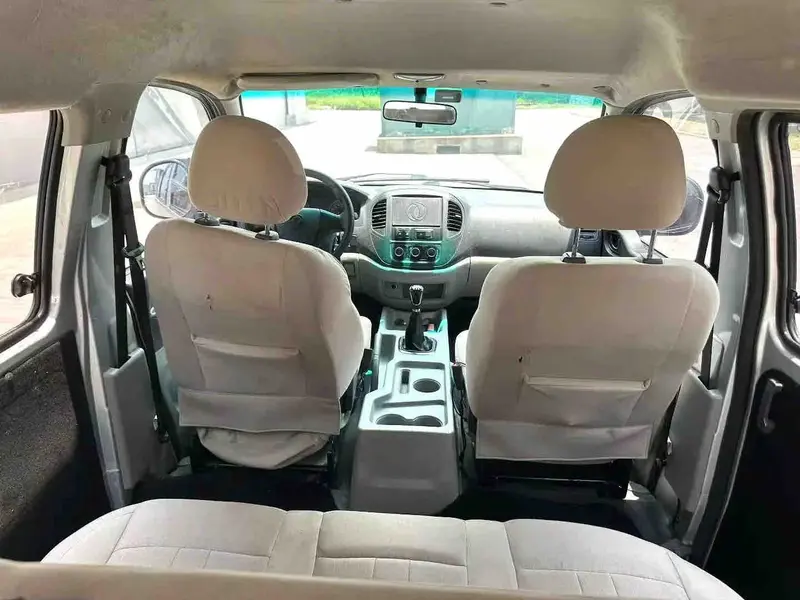 Vehicle photo 5