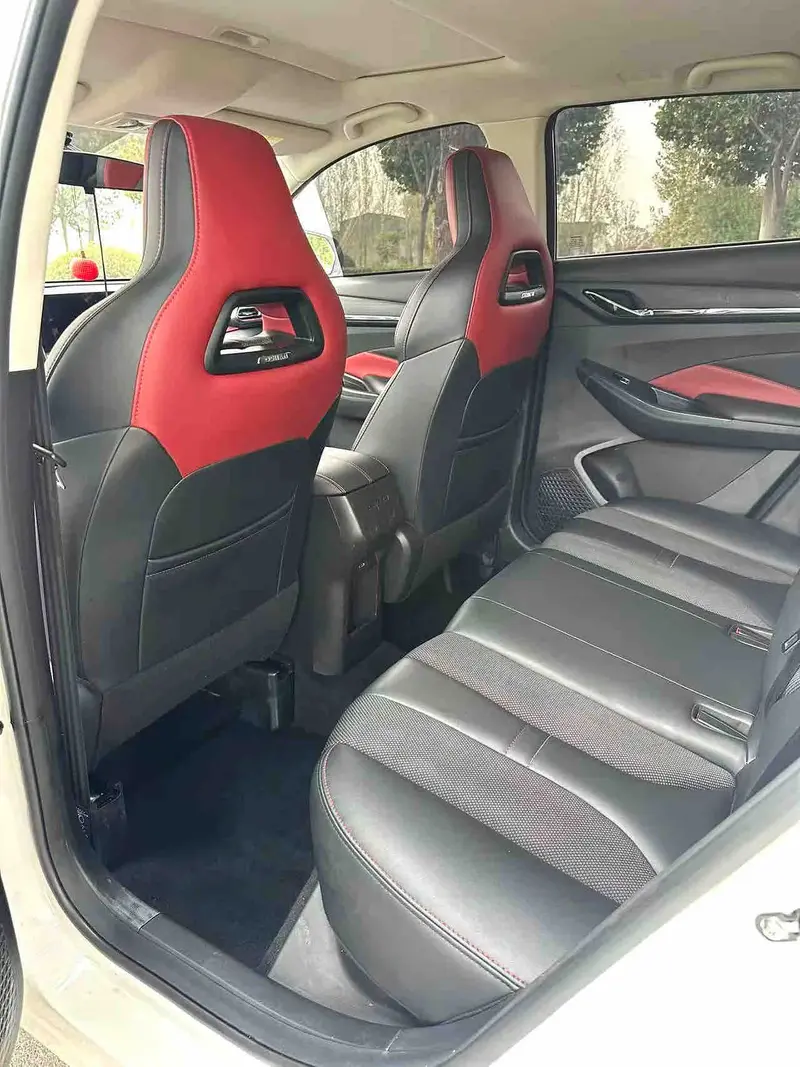 Vehicle photo 4