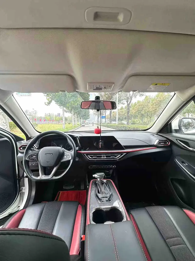 Vehicle photo 6