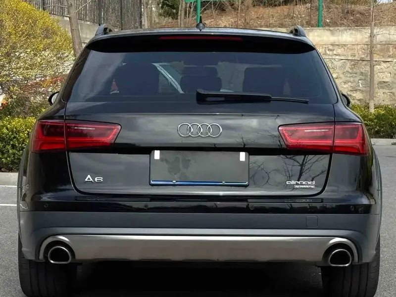 Vehicle photo 4