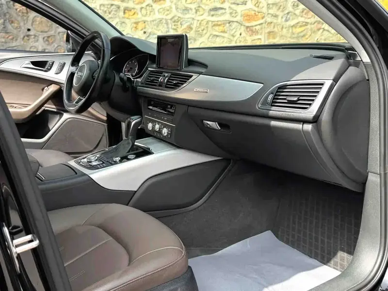 Vehicle photo 7