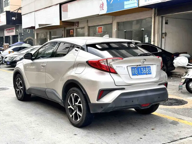 Vehicle photo 2