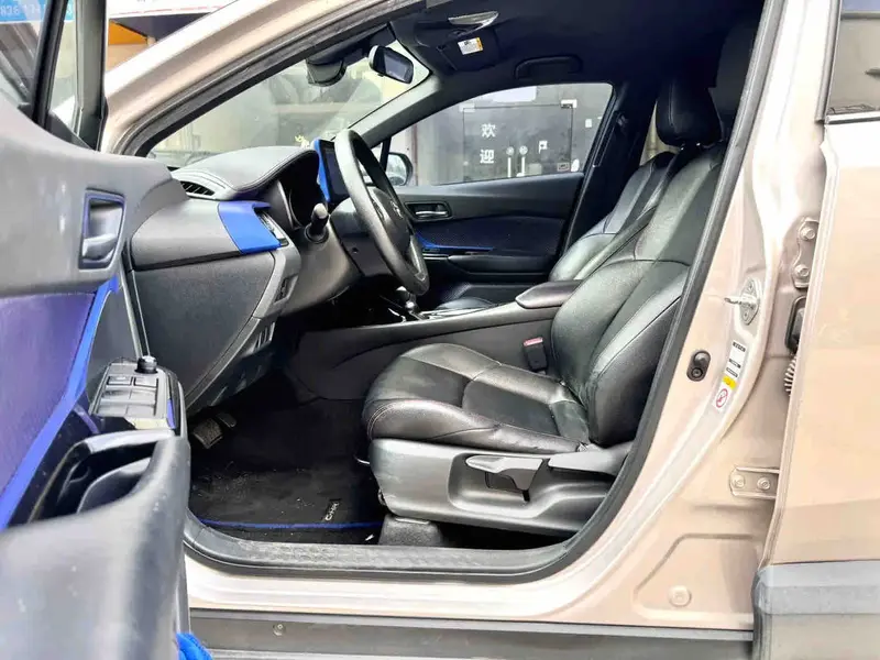 Vehicle photo 4