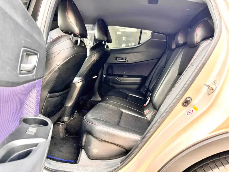 Vehicle photo 6