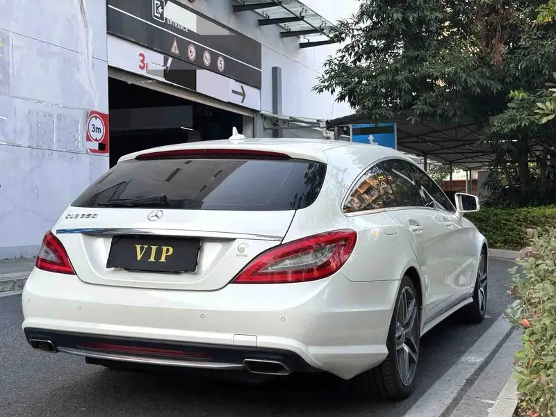 Vehicle photo 5