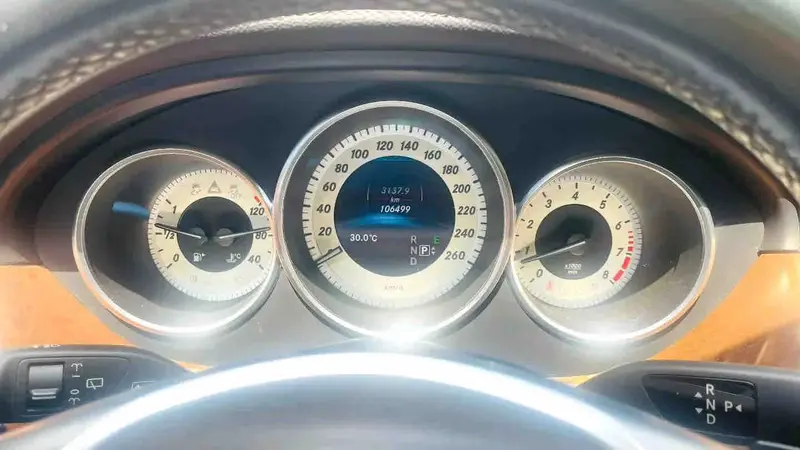 Vehicle photo 8