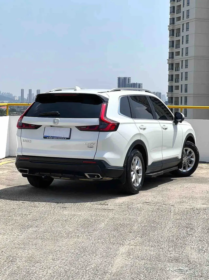 Vehicle photo 5