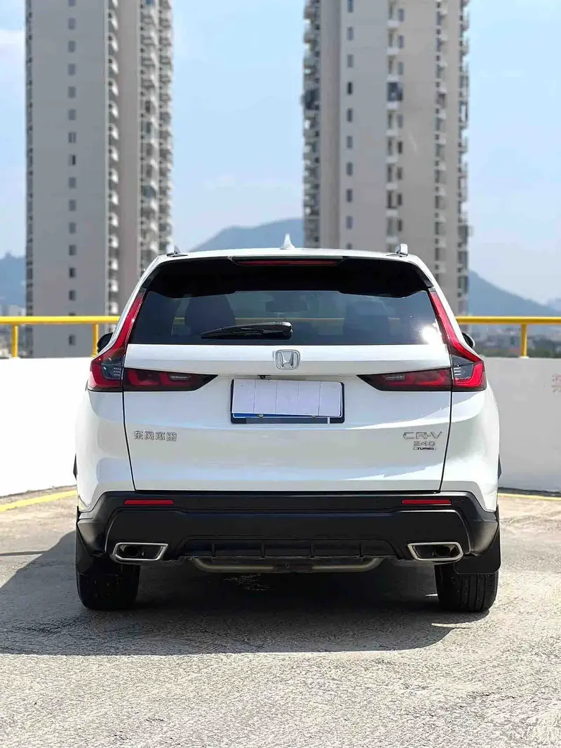 Vehicle photo 6