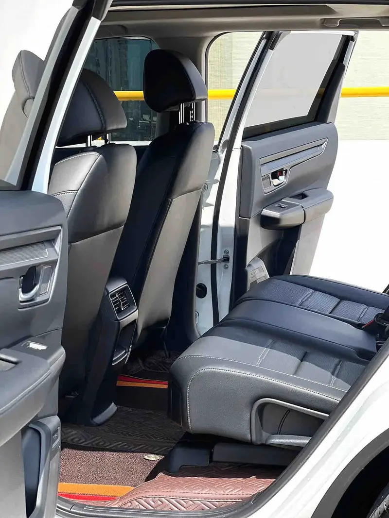 Vehicle photo 8