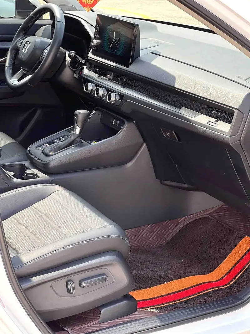 Vehicle photo 9