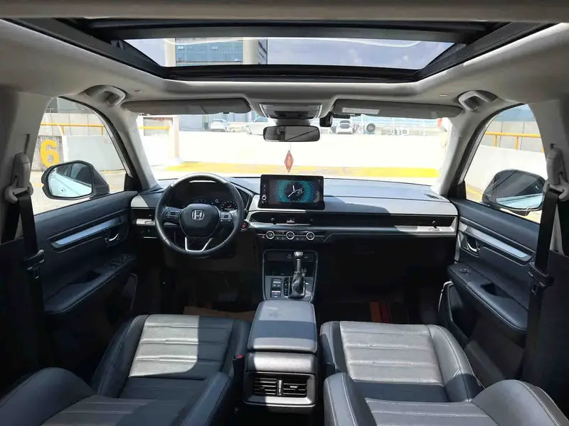Vehicle photo 10