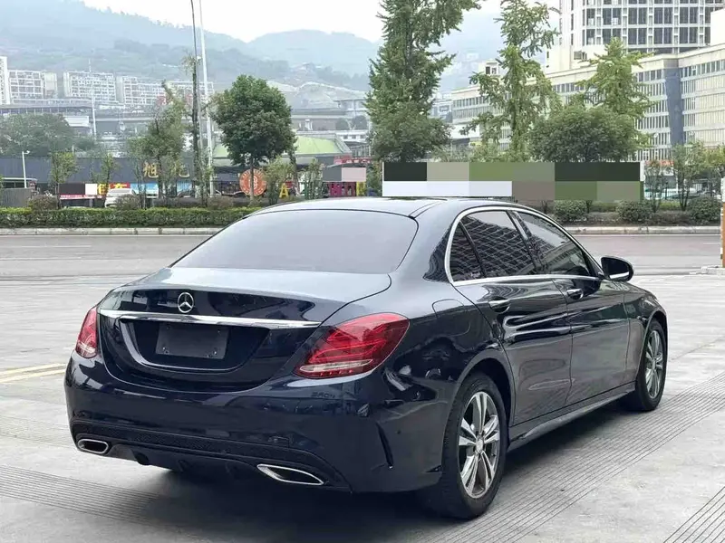 Vehicle photo 4