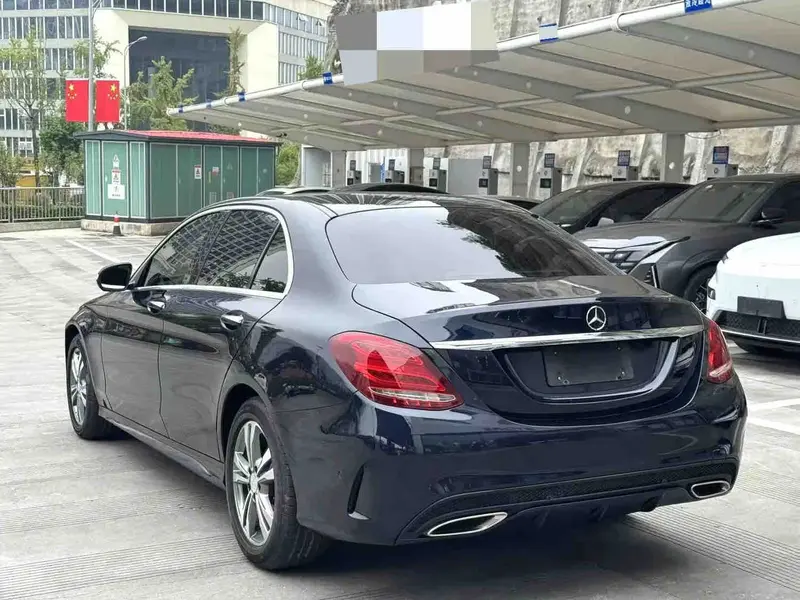 Vehicle photo 5