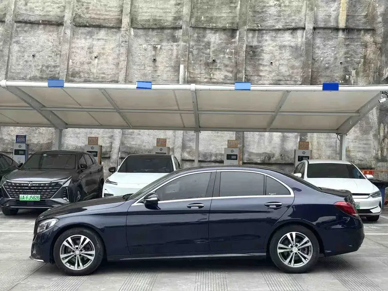 Vehicle photo 6