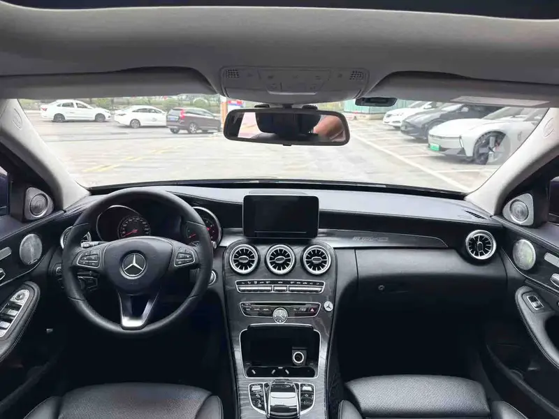 Vehicle photo 8
