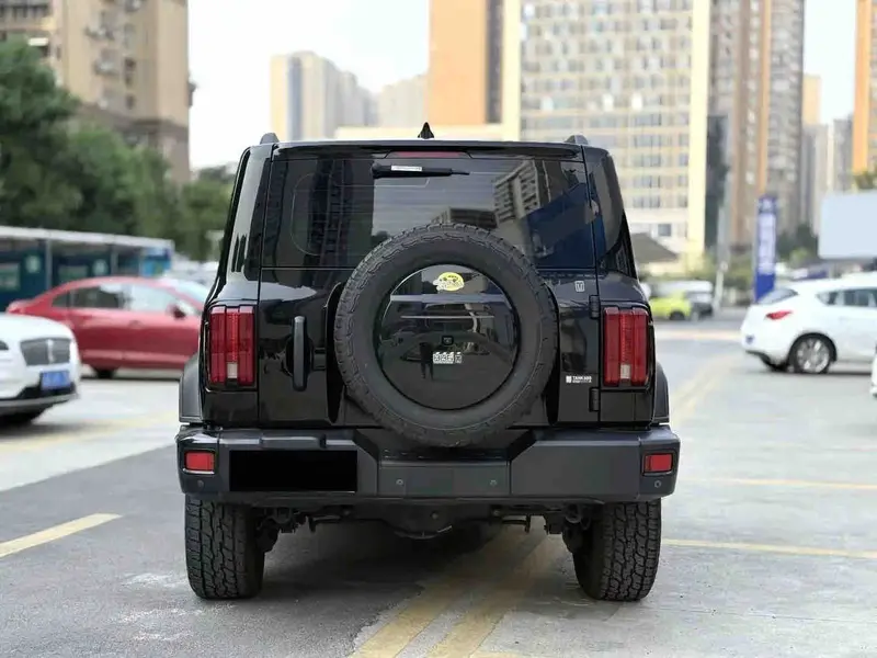 Vehicle photo 4