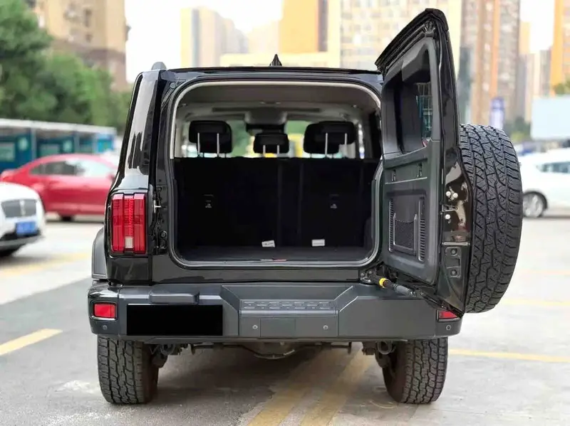Vehicle photo 5