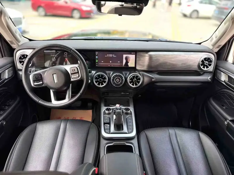 Vehicle photo 6