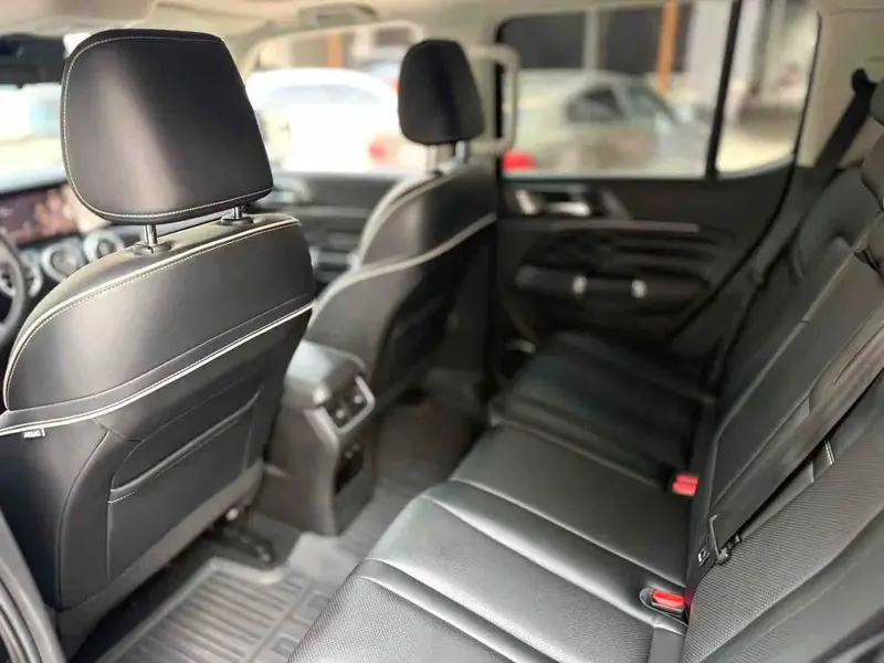 Vehicle photo 9