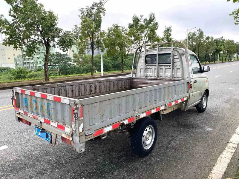 Vehicle photo 4