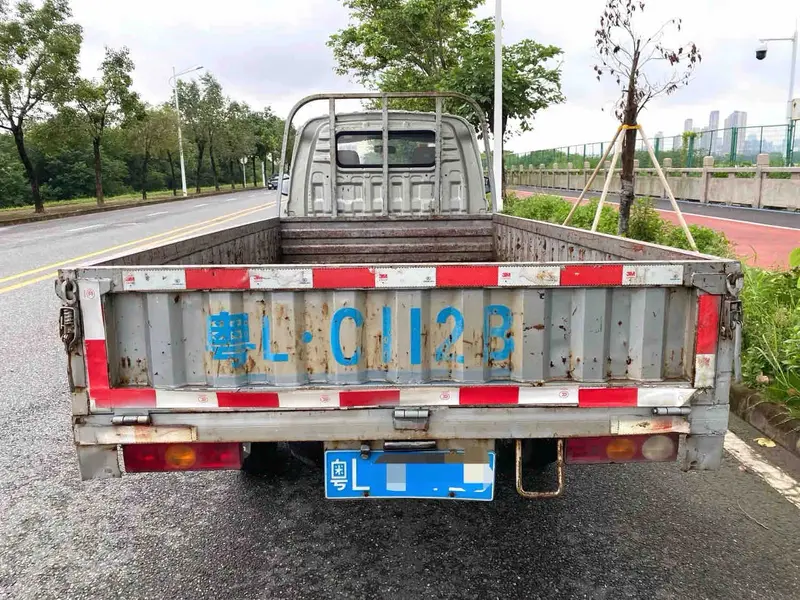 Vehicle photo 6
