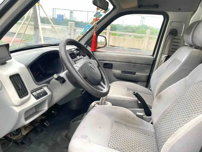Vehicle photo 8