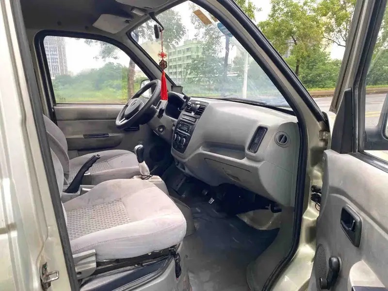 Vehicle photo 9