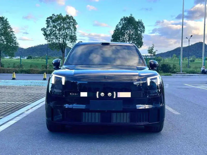 Vehicle photo 3