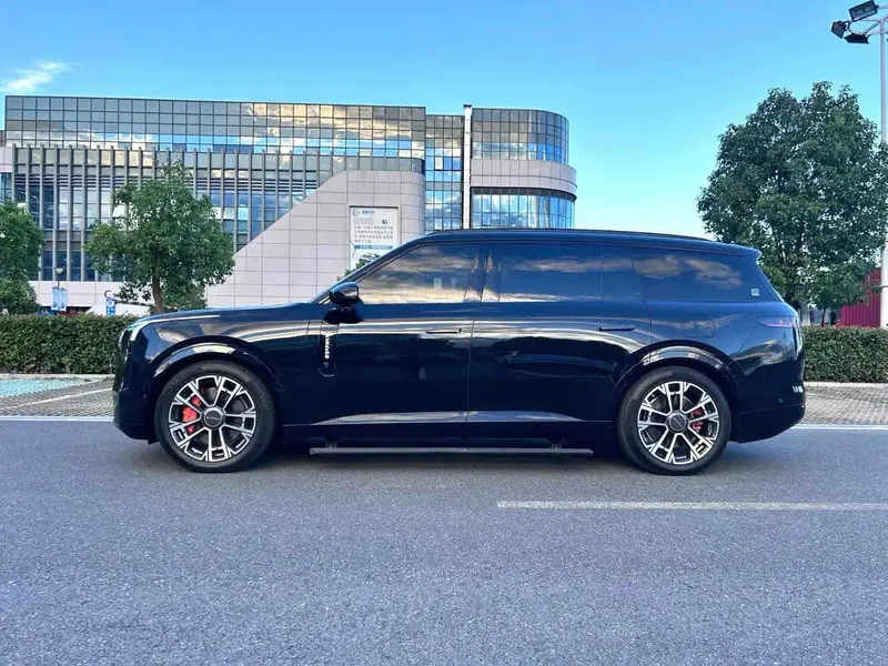 Vehicle photo 4