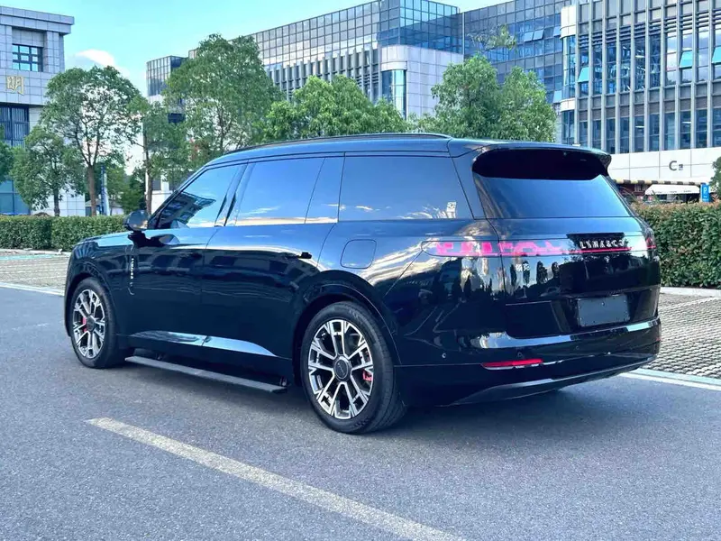 Vehicle photo 5