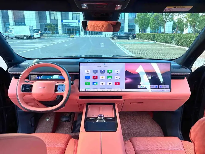 Vehicle photo 6
